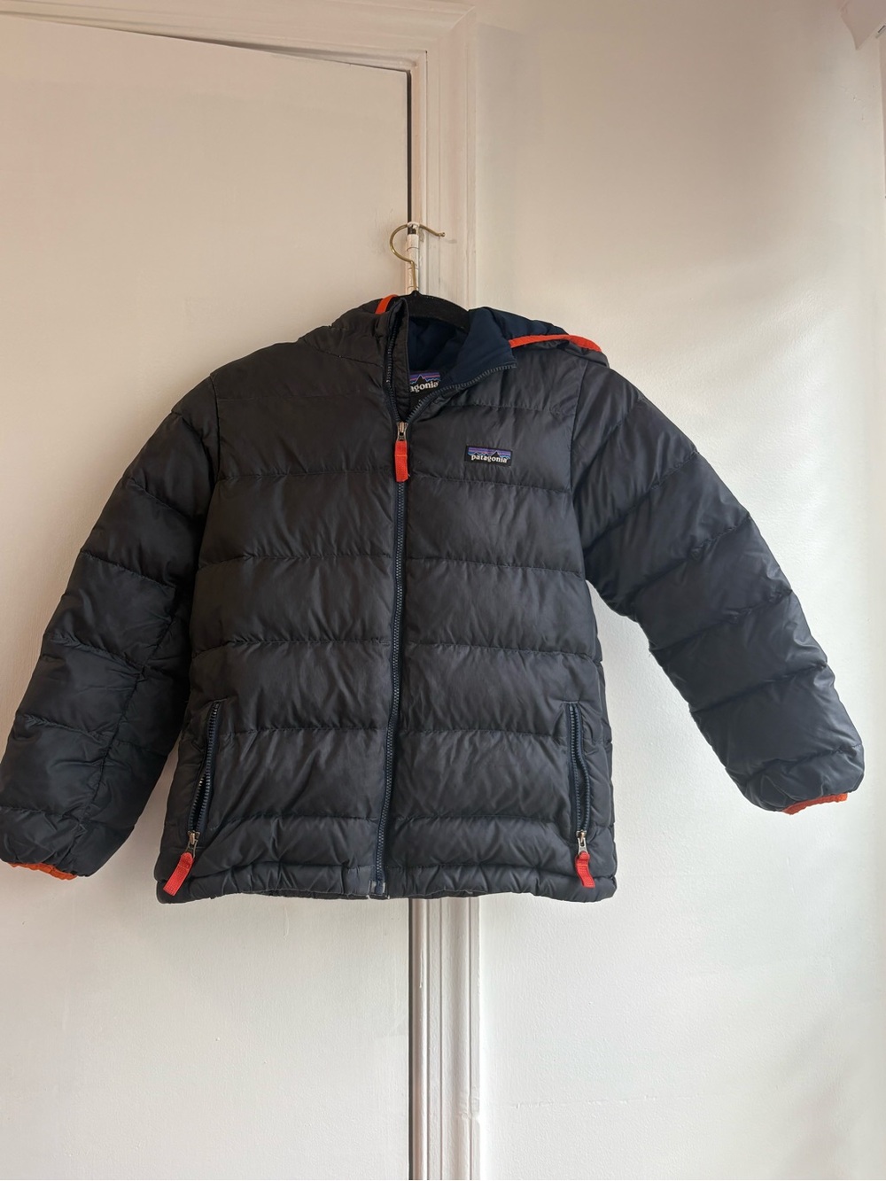 Patagonia hi down kids jacket size 7-8 (flaw)